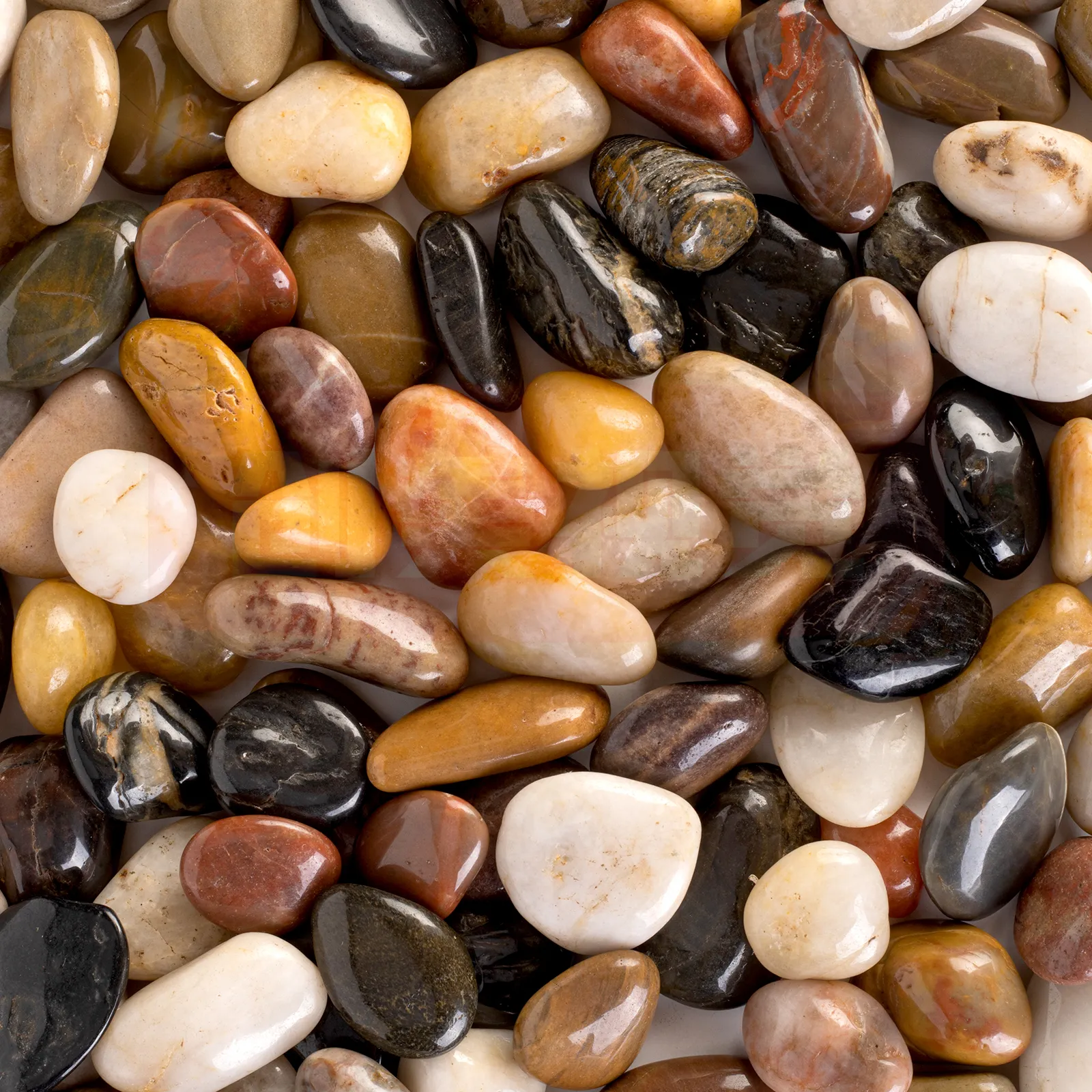 Stone is a very common building and decoration material, and it is widely used for indoor and outdoor floor paving, wall decoration, and carving artwork. Stone is divided into two types, ordinary polishing and advanced polishing, each with its own unique characteristics and uses.